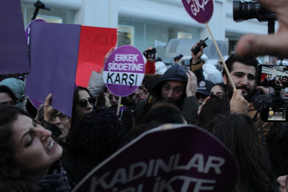 Fotoğraflarla 25 Kasım Kadın Direnişi - Toplumsal Cinsiyet Odaklı Habercilik Kütüphanesi