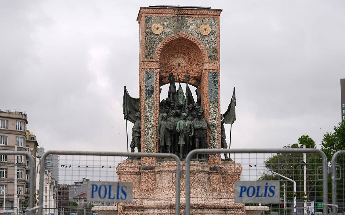 Türkiye'de rejimlerin bekası Taksim Meydanı