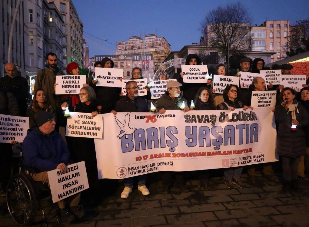 Füze savaşlarına karşı önce demokrasi