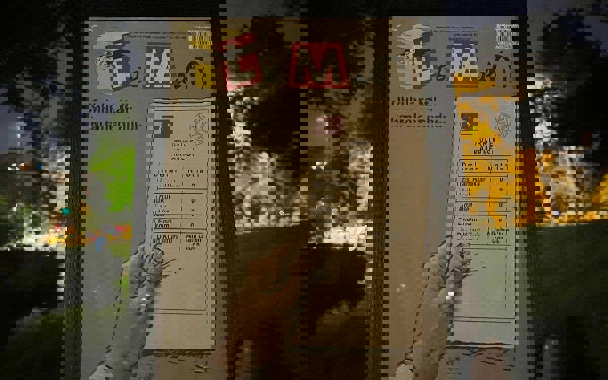 LeMan Dergisi ve karartılmış TV ekranları