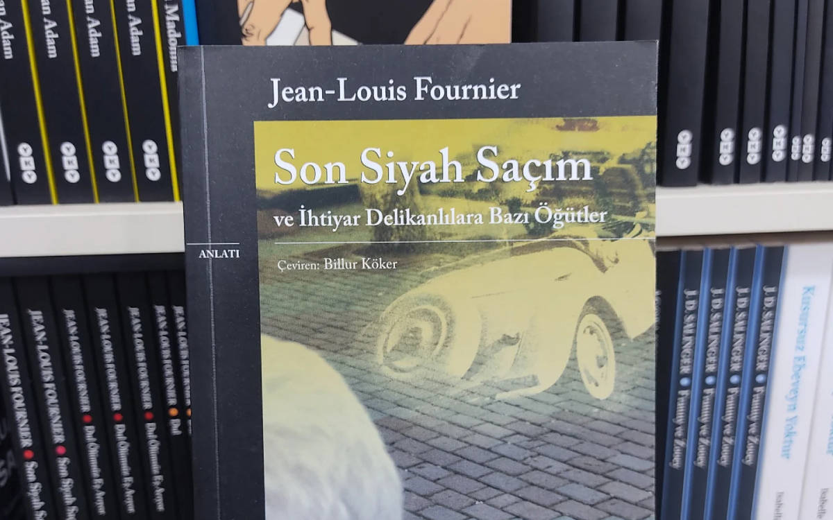 Hoppalayla ilk, yürüteçle son adımları atmak, ikisinin arasında durmaksızın koşmak