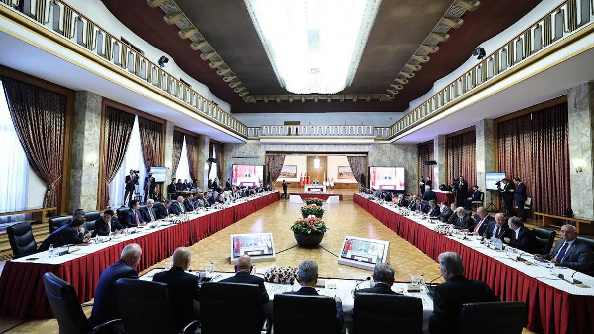 Komisyon 'Kürt meselesi'ndan söz etmeden rapor yazdı