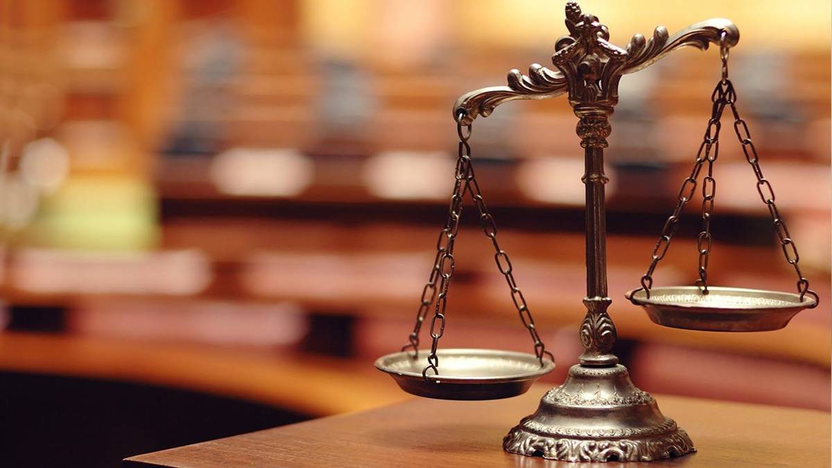 Hukuk Neden Mesafeyle Ayakta Kalır?