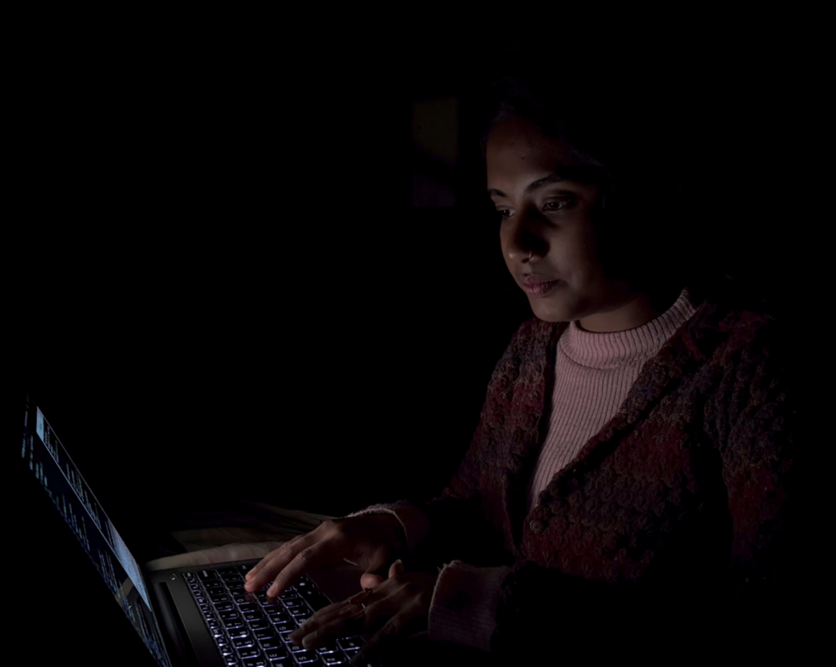 Yapay zekâyı eğitmek için saatlerce istismar içerikleri izliyorlar