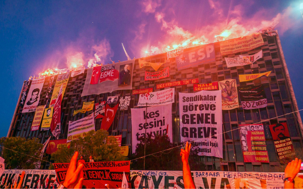Hukuk devleti neye yarar?
