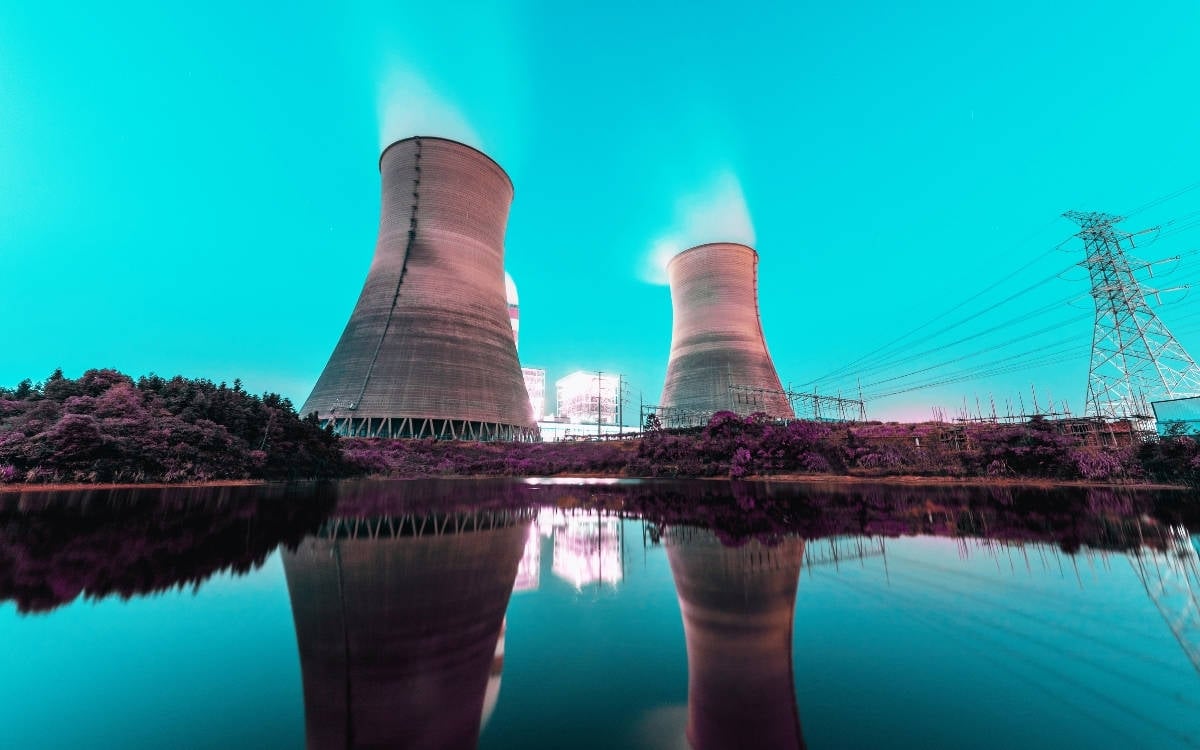 Düşen enerji, yükselen zorbalık