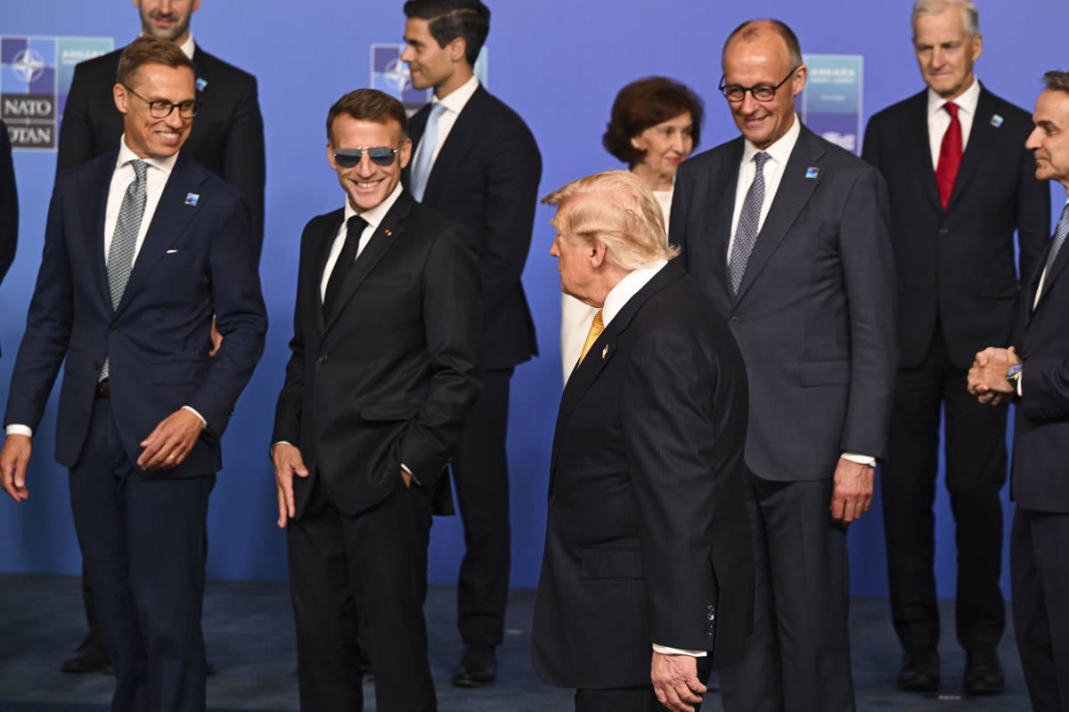 World leaders pretend