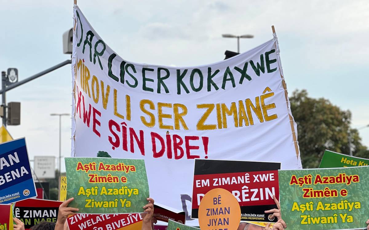 Li dijî zimankujîyê pirzimanî û zimanperwerî